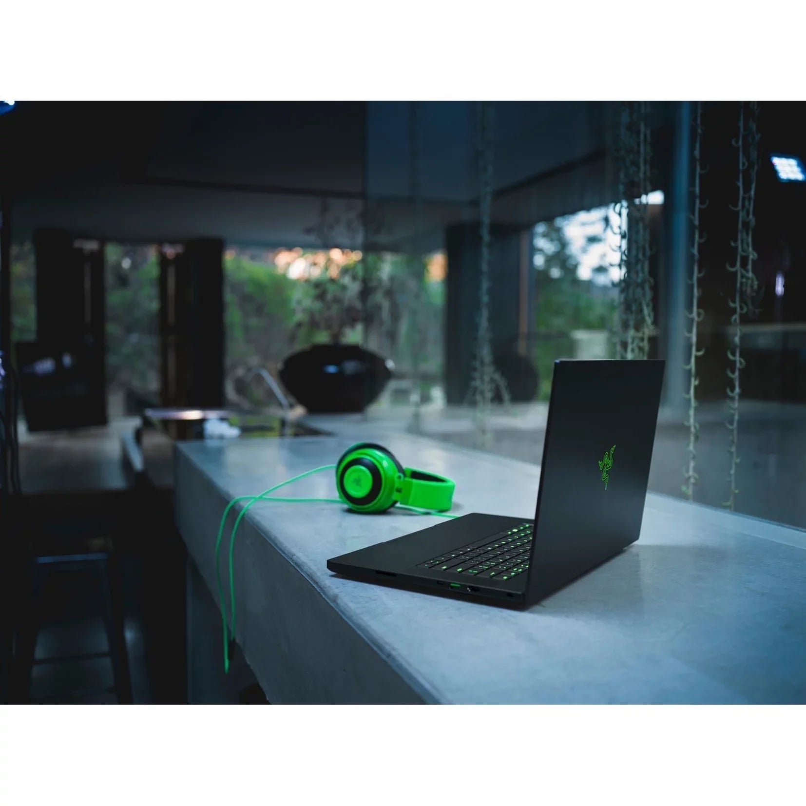 Razer Blade 15 Advanced Edition 15.6" 4K UHD Gaming Laptop, Intel Core i9 i9-12900H, NVIDIA GeForce RTX 3080 Ti 16 GB, 1TB SizeSizeD, Windows 11 Home