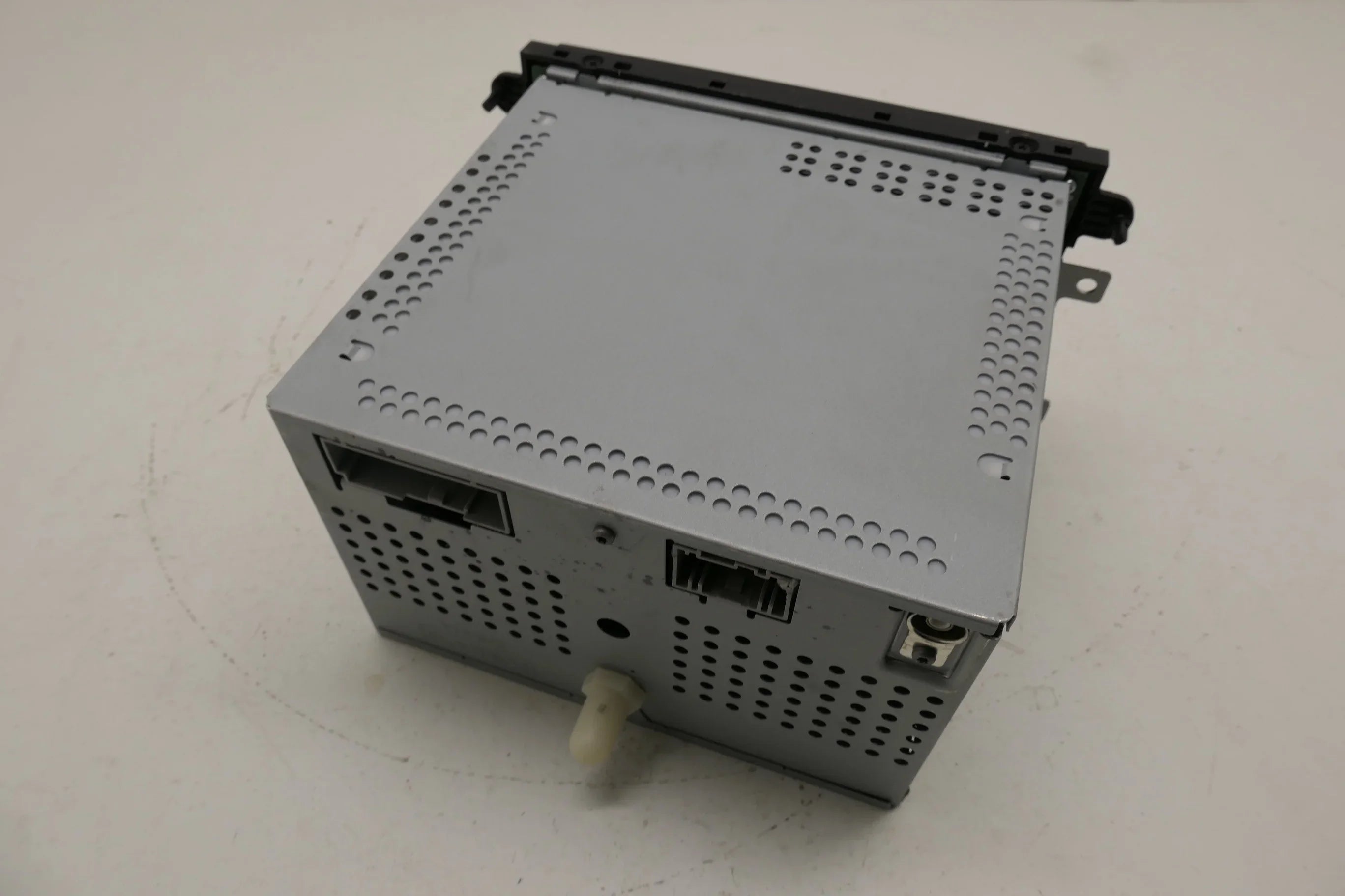 Pre-Owned 2012 Ford Transit Connect CD Player Radio Receiver OEM (Good)