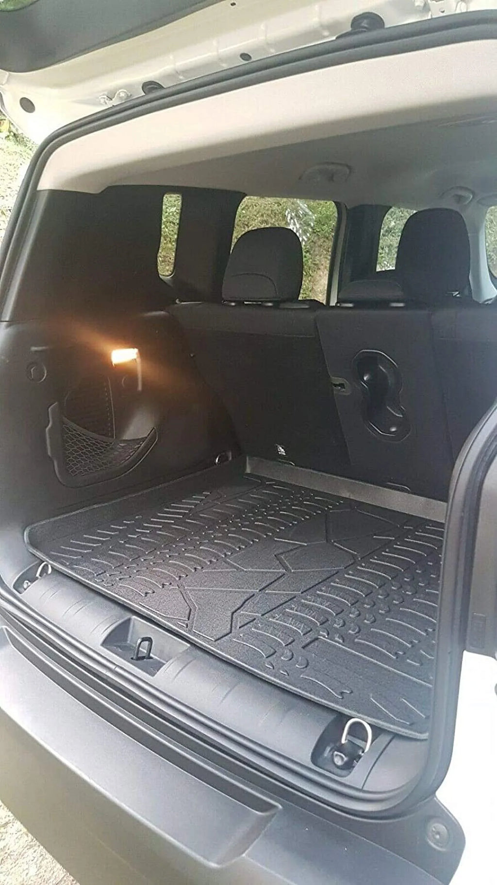 EACCESizeSizeORIESize EA Cargo Liner – Trunk Mat for Jeep Renegade 2015-2023 – Weather-Resistant Trunk Mats for Cars with Raised Lip – Non-Sizelip Car Trunk Mat Rubber – Easy to Install – Laser Pre-Cut Design