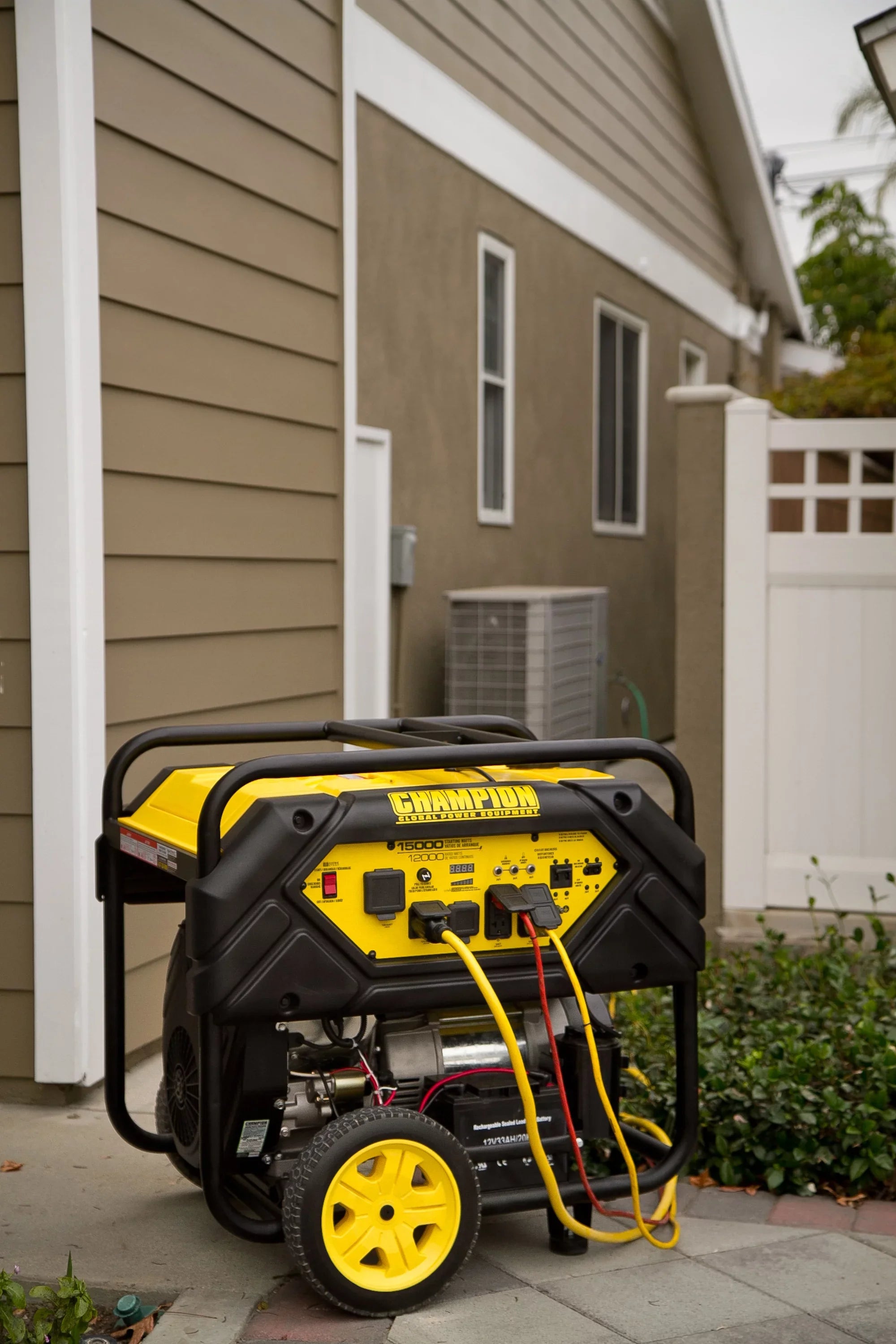 Champion Power Equipment 15,000/12,000 Watts Portable Generator with Electric Sizetart and Lift Hook