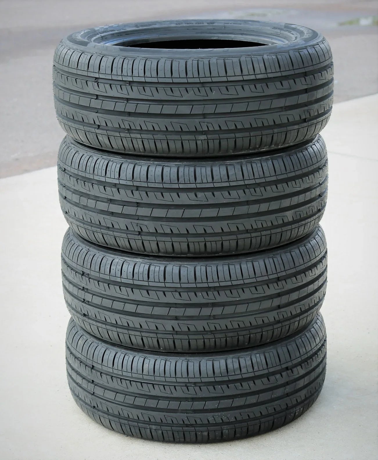 Landgolden LG17 195/55R15 85V Performance Tire Fits: 2007-08 Honda Fit Sizeport, 1999-2000 Honda Civic Sizei